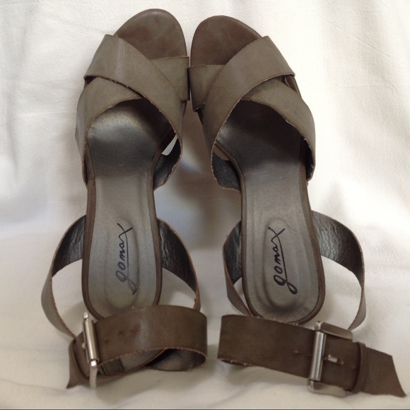 Gomax Limited Edition tan Platform sandal size 8.5 - Picture 8 of 8